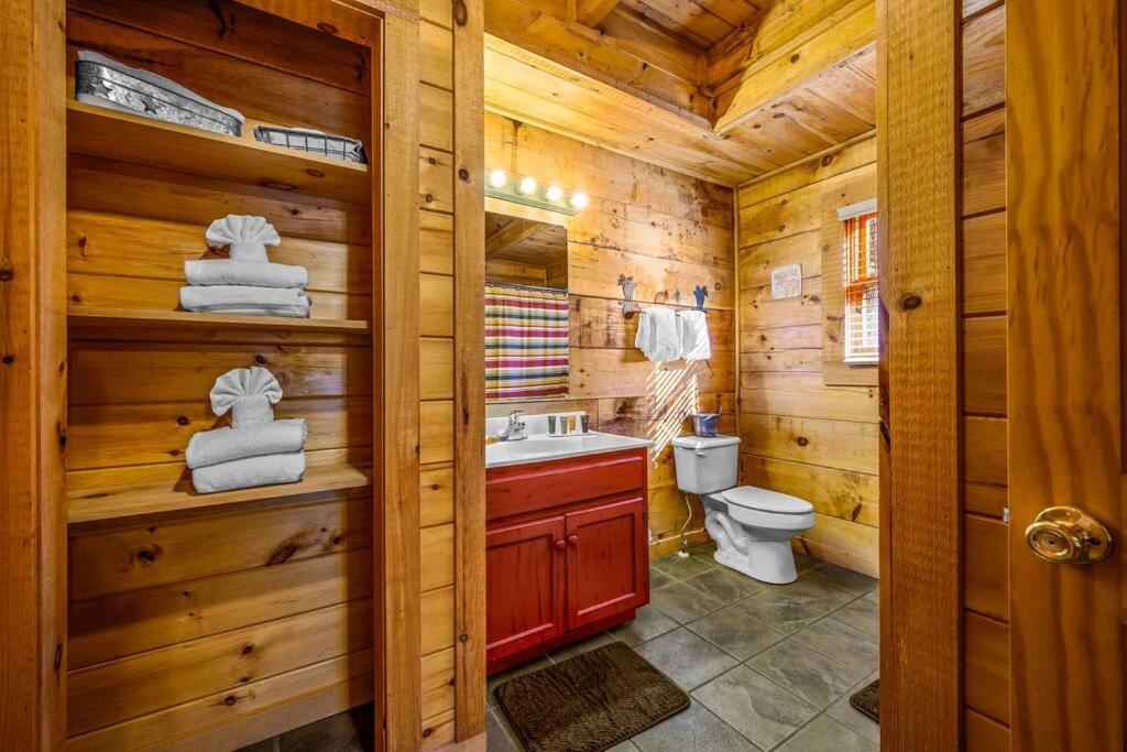 Charming Cabin W/ Hot Tub, Game Room, Top Location Pigeon Forge Exterior foto