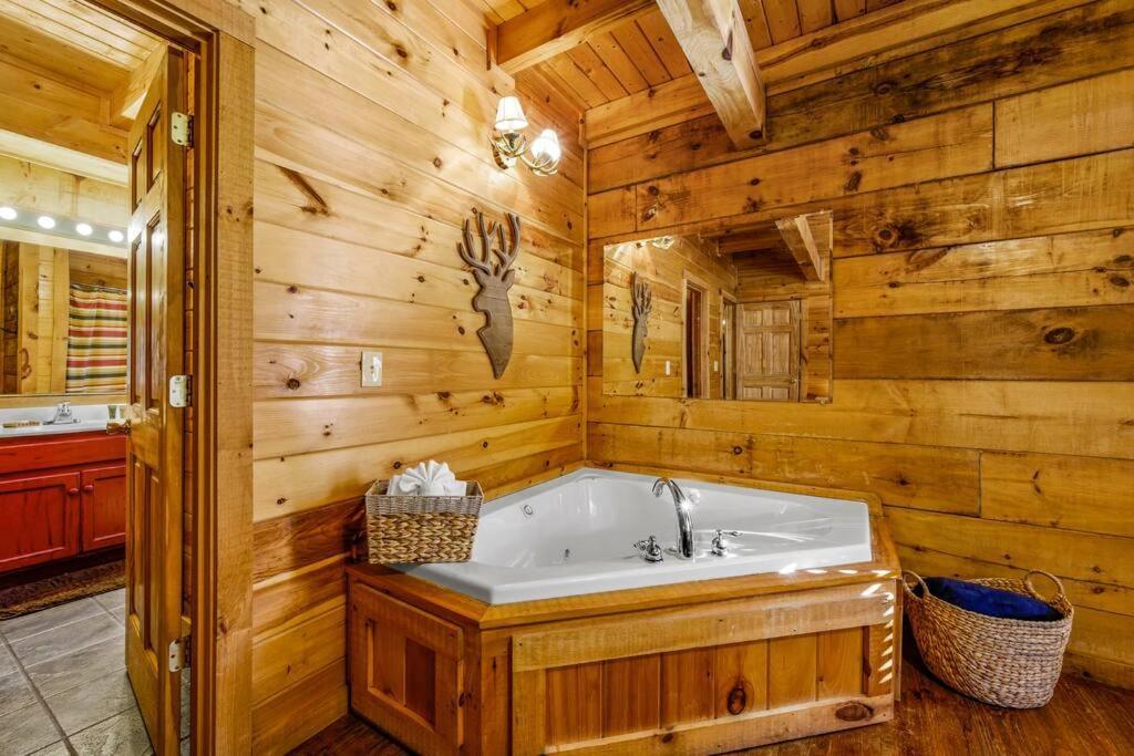 Charming Cabin W/ Hot Tub, Game Room, Top Location Pigeon Forge Exterior foto