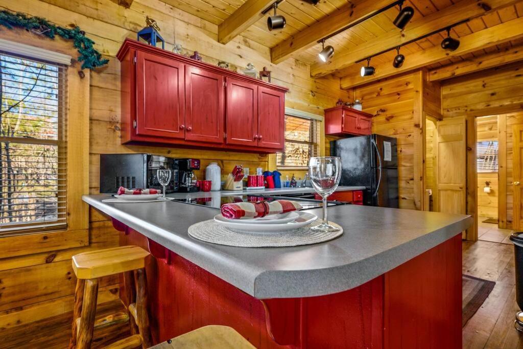 Charming Cabin W/ Hot Tub, Game Room, Top Location Pigeon Forge Exterior foto